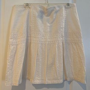 Lined white skirt